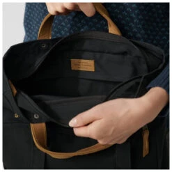 FJÄLLRÄVEN Totepack No. 1 - Shopping Bag 9 FJÄLLRÄVEN Totepack No. 1 - Shopping Bag -Outdoor Camping Shop fjaellraeven totepack no 1 shopping bag detail 6