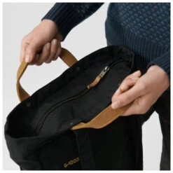 FJÄLLRÄVEN Totepack No. 1 - Shopping Bag 10 FJÄLLRÄVEN Totepack No. 1 - Shopping Bag -Outdoor Camping Shop fjaellraeven totepack no 1 shopping bag detail 7