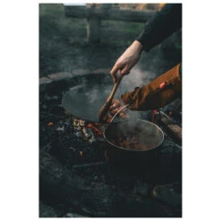 Robens Bighorn 3 Legged Pan - Skillet 8 Robens Bighorn 3 Legged Pan - Skillet -Outdoor Camping Shop robens bighorn 3 legged pan skillet detail 2