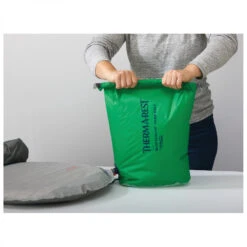 Therm-a-Rest BlockerLite Pump Sack - Stuff Sack 8 Therm-a-Rest BlockerLite Pump Sack - Stuff Sack -Outdoor Camping Shop therm a rest blockerlite pump sack stuff sack detail 3